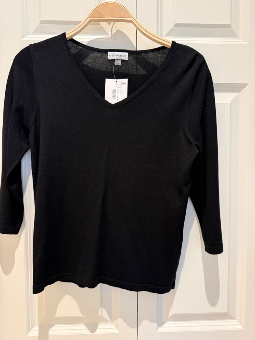 Concepts by White Stag Black V-Neck Long Sleeve Top